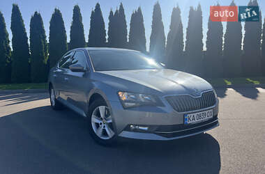 Лифтбек Skoda Superb 2016 в Киеве