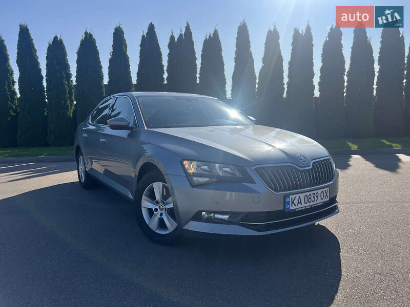 Лифтбек Skoda Superb 2016 в 
