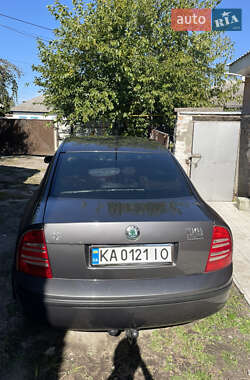 Лифтбек Skoda Superb 2005 в 