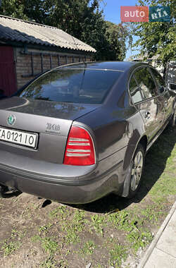 Лифтбек Skoda Superb 2005 в 