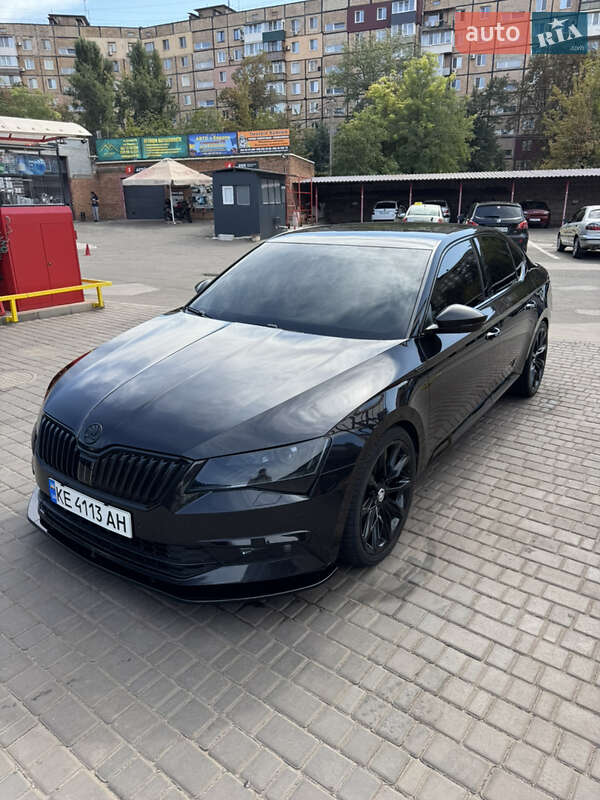 Лифтбек Skoda Superb 2016 в Кривом Роге