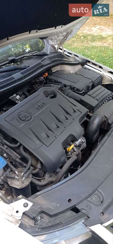 Універсал Skoda Superb 2013 в Чернігові