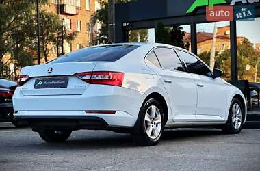 Лифтбек Skoda Superb 2019 в 