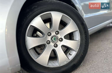 Лифтбек Skoda Superb 2013 в 