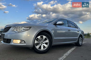 Лифтбек Skoda Superb 2013 в 