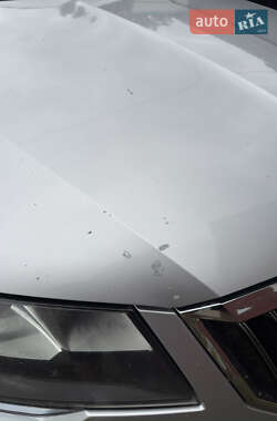 Лифтбек Skoda Superb 2013 в 