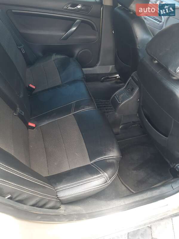 Лифтбек Skoda Superb 2004 в Львове