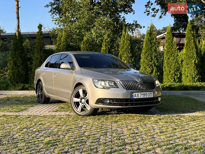 Лифтбек Skoda Superb 2013 в 