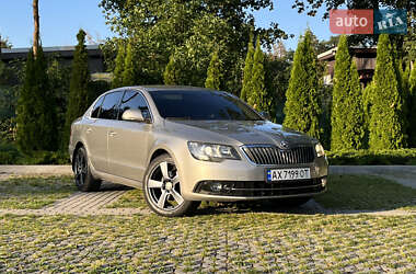 Лифтбек Skoda Superb 2013 в 