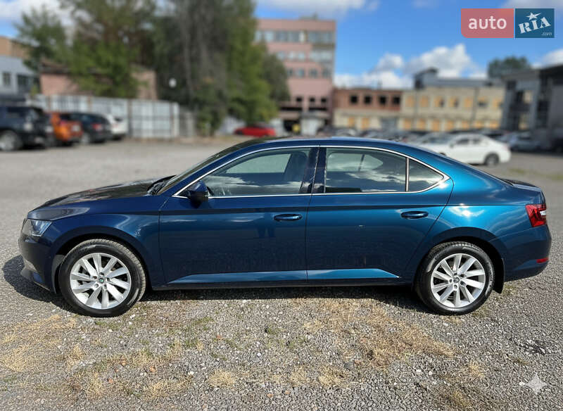 Лифтбек Skoda Superb 2021 в Киеве