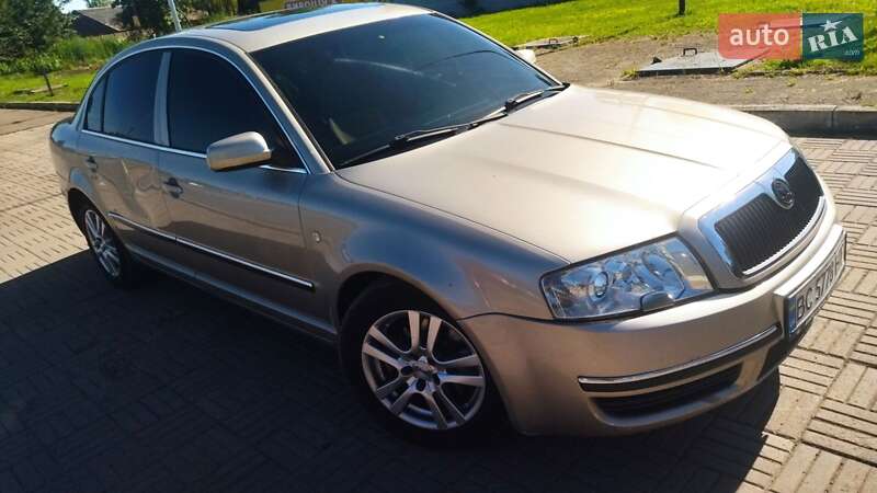 Лифтбек Skoda Superb 2004 в Жидачове