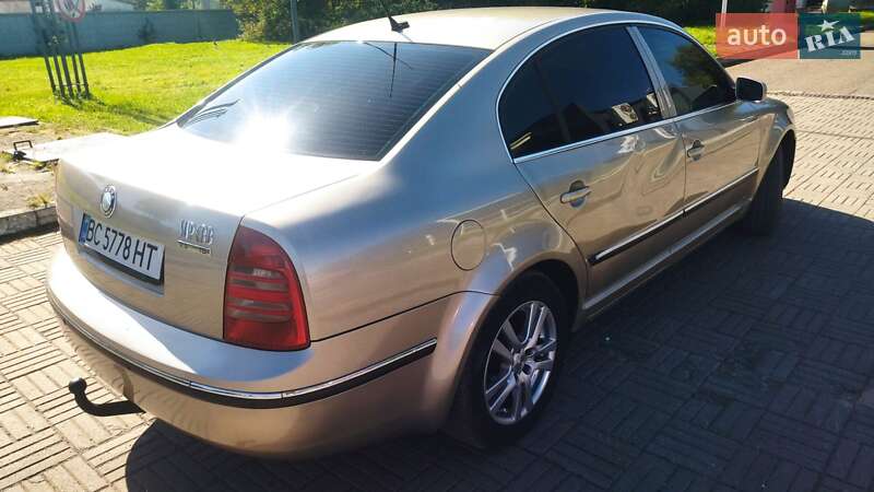 Лифтбек Skoda Superb 2004 в Жидачове