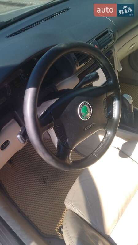 Лифтбек Skoda Superb 2004 в Жидачове