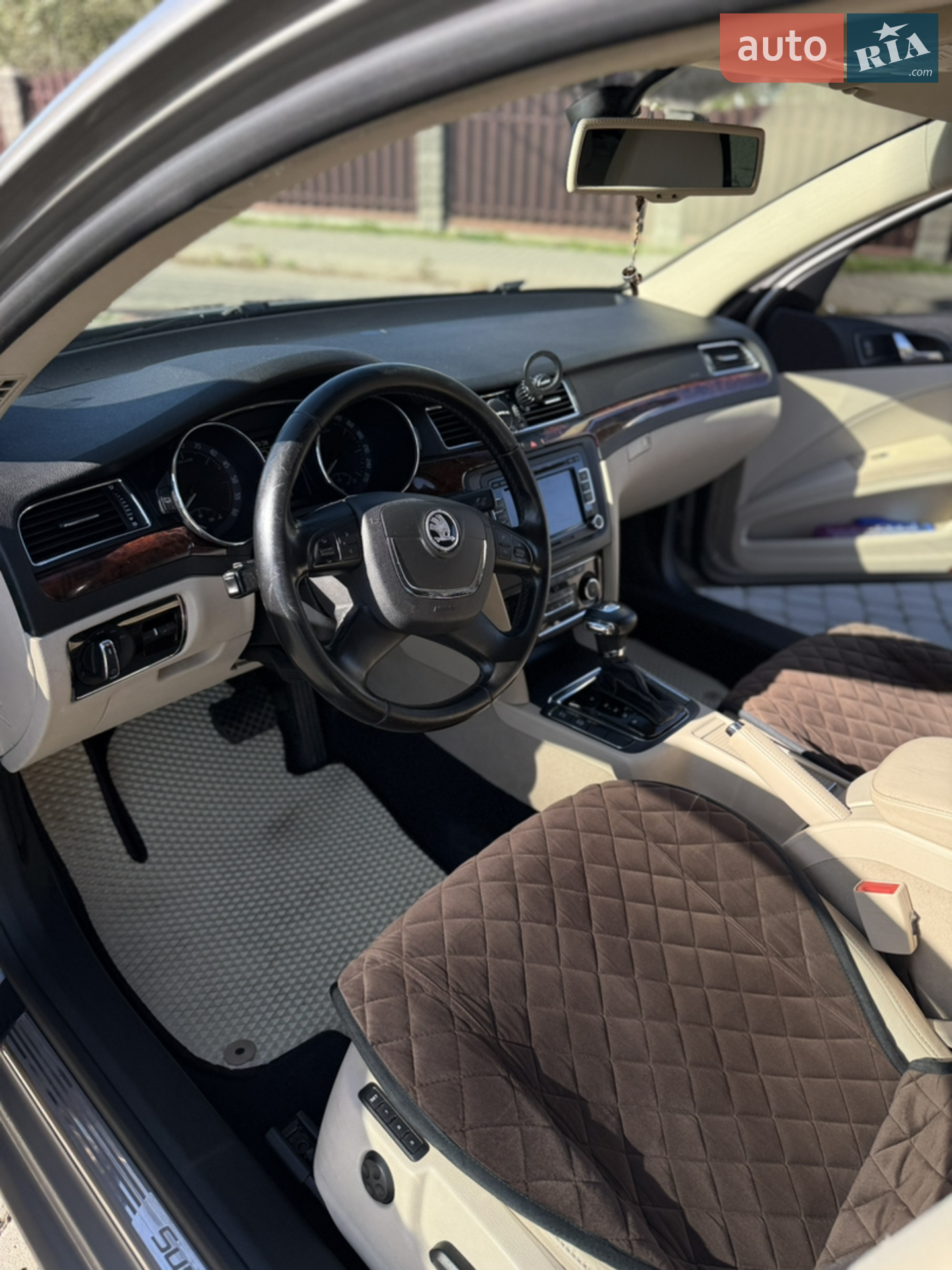 2010 Skoda Superb - мініатюра 8
