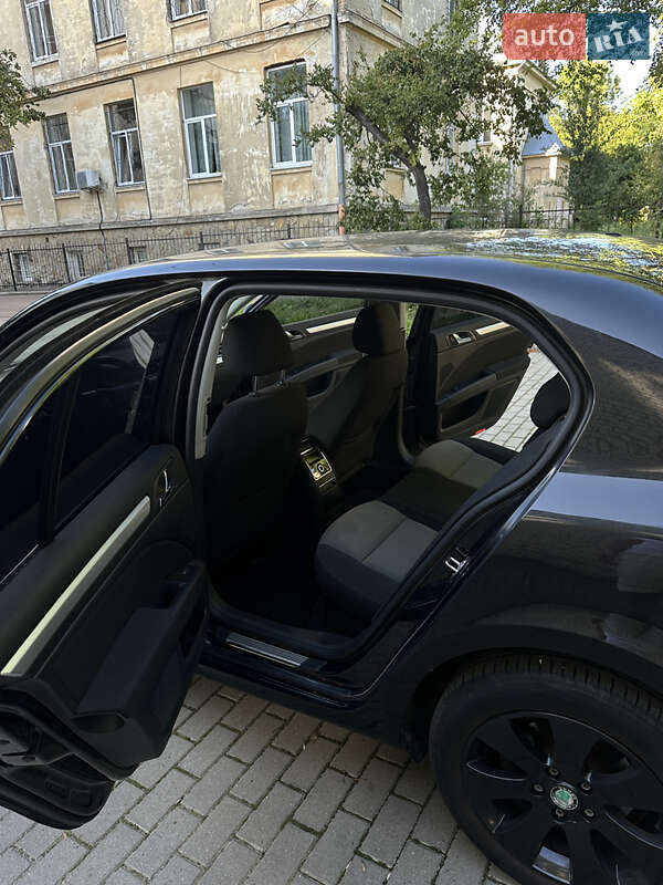 Лифтбек Skoda Superb 2012 в Львове