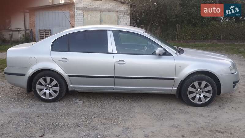 Лифтбек Skoda Superb 2002 в Львове
