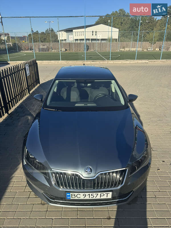 Лифтбек Skoda Superb 2018 в Львове