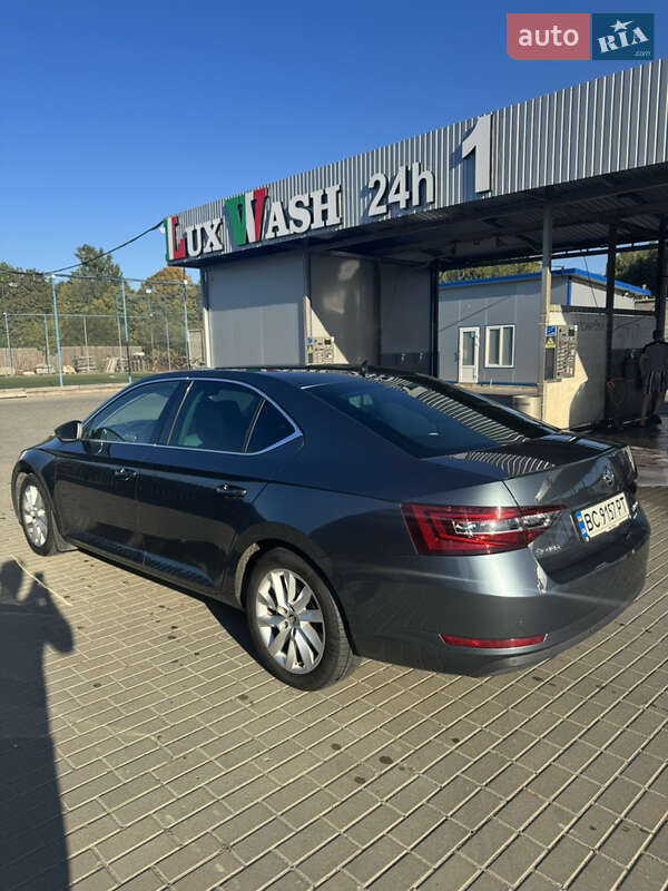 Лифтбек Skoda Superb 2018 в Львове