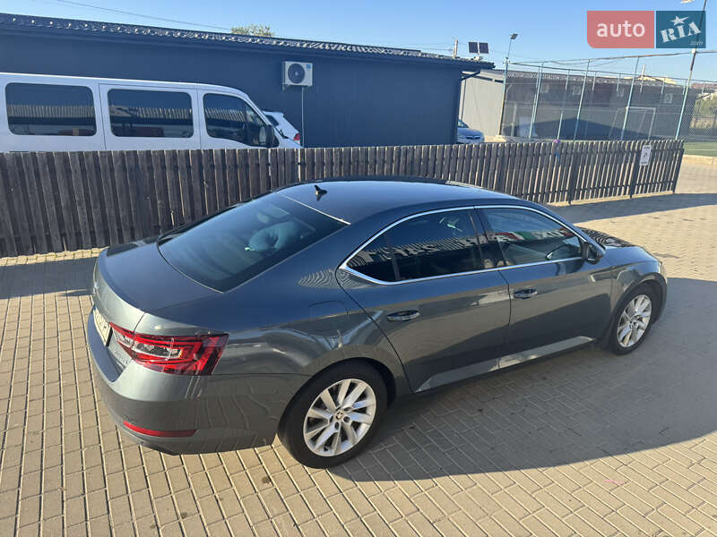 Лифтбек Skoda Superb 2018 в Львове