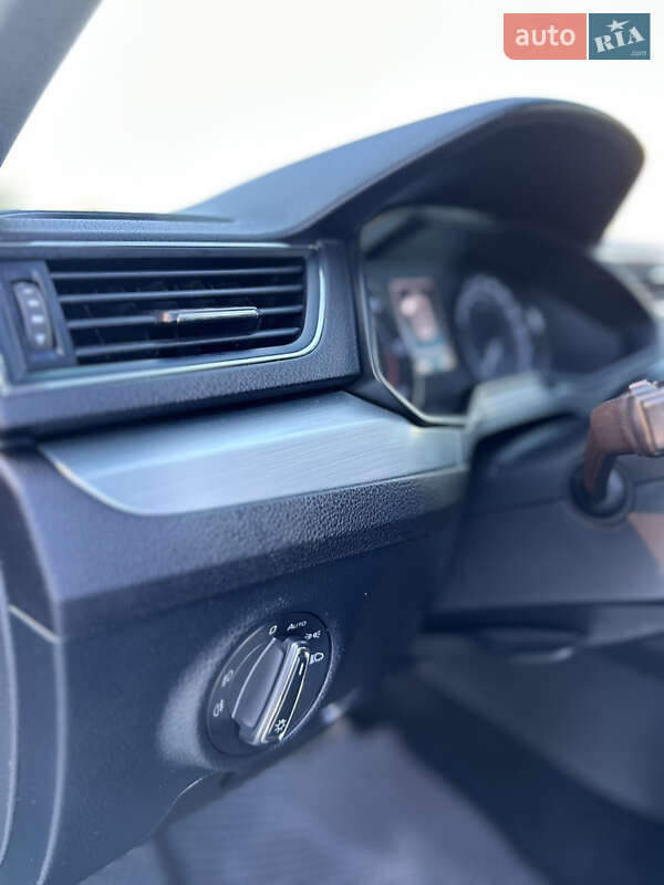 Лифтбек Skoda Superb 2018 в Звягеле