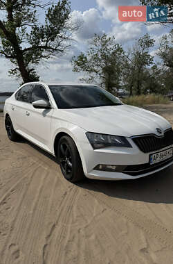 Лифтбек Skoda Superb 2015 в Запорожье