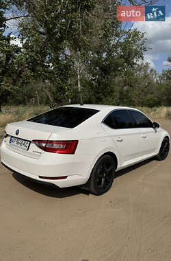 Лифтбек Skoda Superb 2015 в 