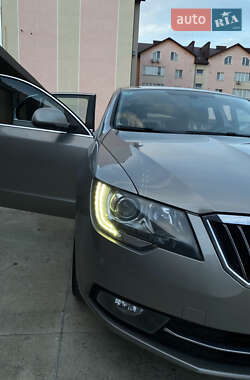 Лифтбек Skoda Superb 2013 в 