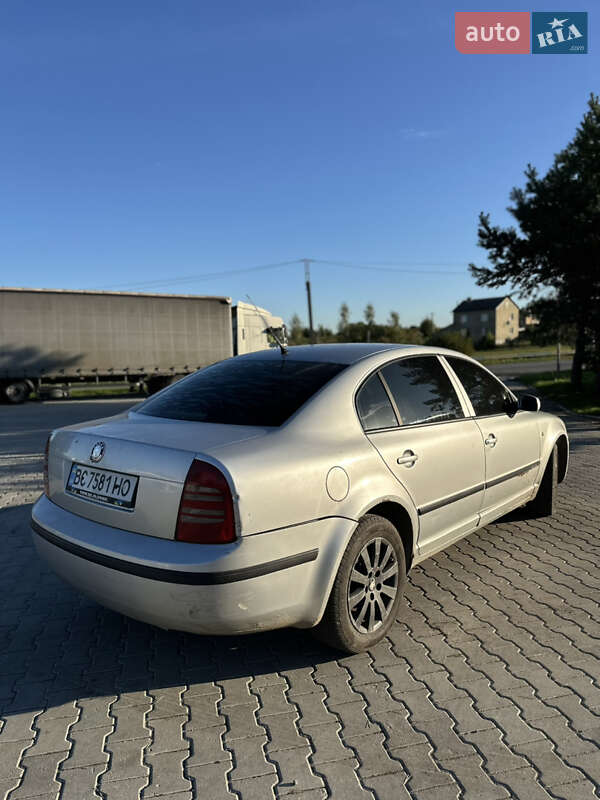 Лифтбек Skoda Superb 2003 в 