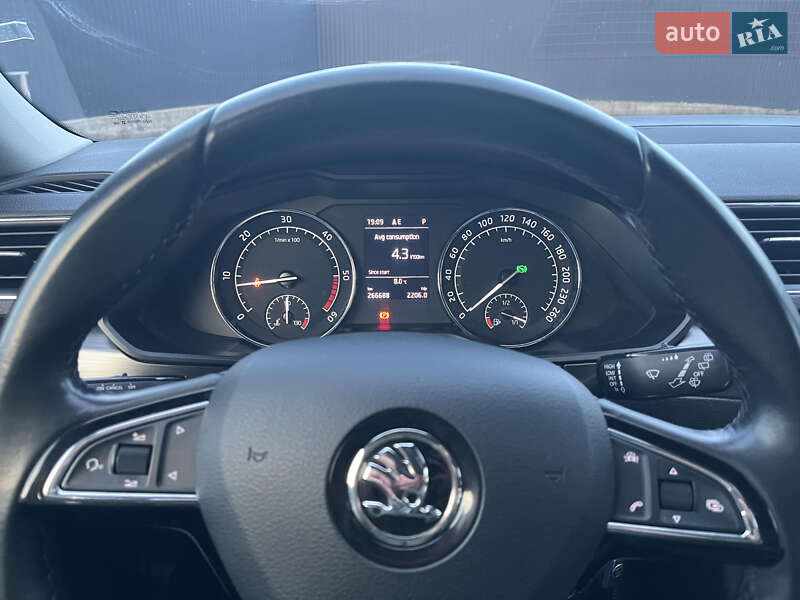 Универсал Skoda Superb 2018 в Львове