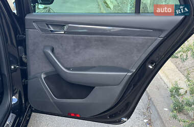 Лифтбек Skoda Superb 2017 в 