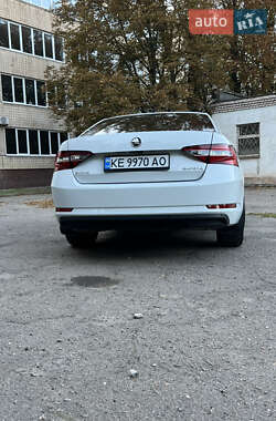 Лифтбек Skoda Superb 2016 в 