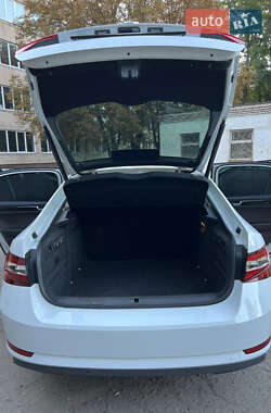 Лифтбек Skoda Superb 2016 в 