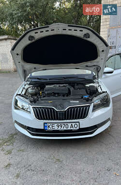 Лифтбек Skoda Superb 2016 в 