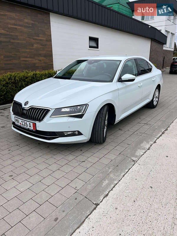 Лифтбек Skoda Superb 2017 в 