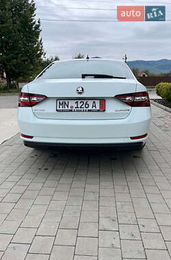 Лифтбек Skoda Superb 2017 в 