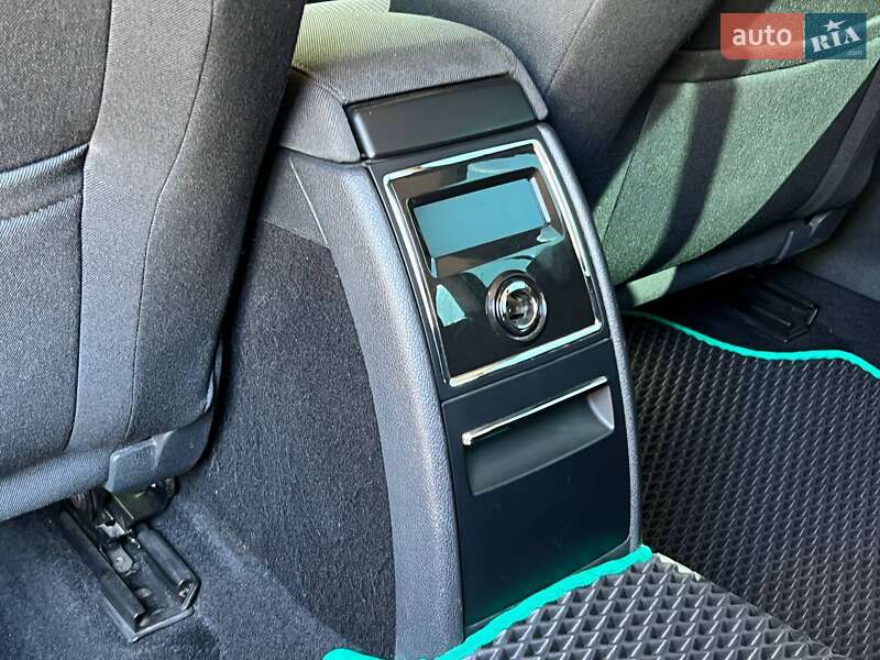 Универсал Skoda Superb 2011 в Киеве