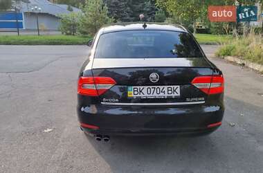 Лифтбек Skoda Superb 2014 в 