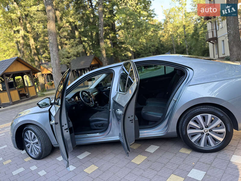 Лифтбек Skoda Superb 2021 в Трускавце