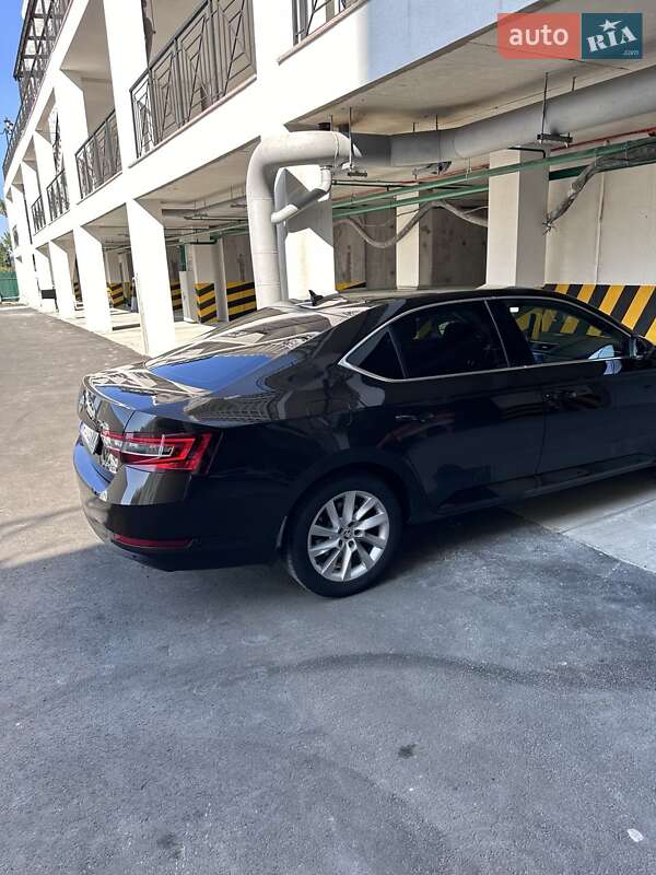 Лифтбек Skoda Superb 2018 в Киеве