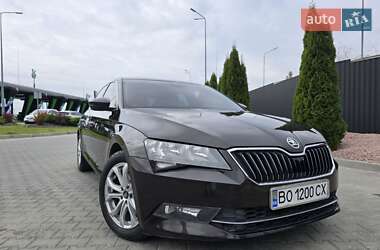 Лифтбек Skoda Superb 2016 в 