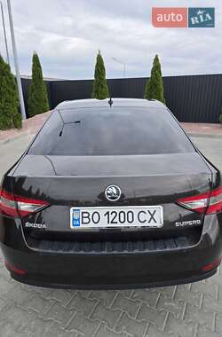 Лифтбек Skoda Superb 2016 в 