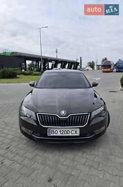 Лифтбек Skoda Superb 2016 в 