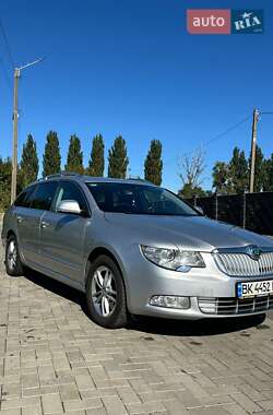 Универсал Skoda Superb 2012 в Клевани