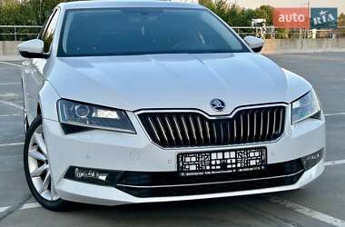 Лифтбек Skoda Superb 2015 в 