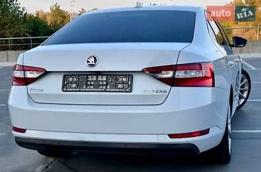 Лифтбек Skoda Superb 2015 в 