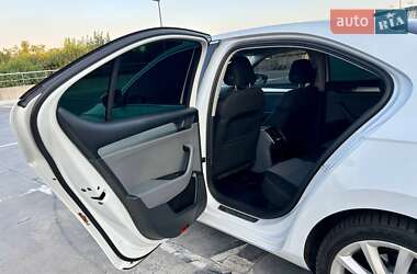 Лифтбек Skoda Superb 2015 в 