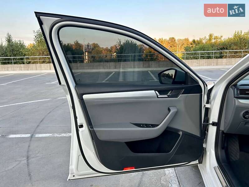Лифтбек Skoda Superb 2015 в Киеве фото 26 Лифтбек Skoda Superb 2015 в Киеве