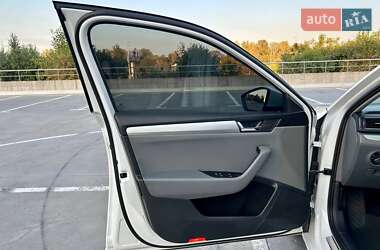 Лифтбек Skoda Superb 2015 в 