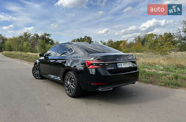 Лифтбек Skoda Superb 2019 в 