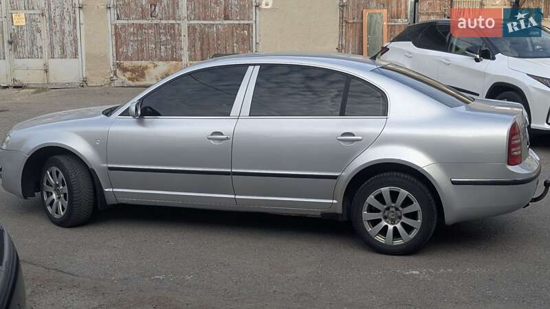 Лифтбек Skoda Superb 2002 в Ивано-Франковске